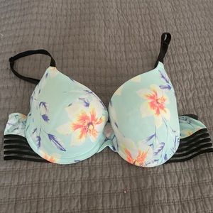 Victoria’s Secret pink bra 34C